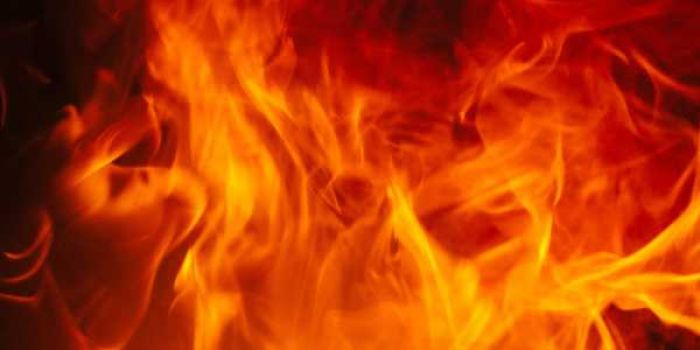 Người mệnh Tuyền Trung Thủy khắc những người mệnh Hoả