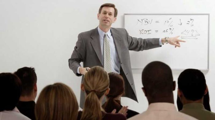 Công việc của người mệnh Giản Hạ Thủy thường là giảng viên, luật sư,..