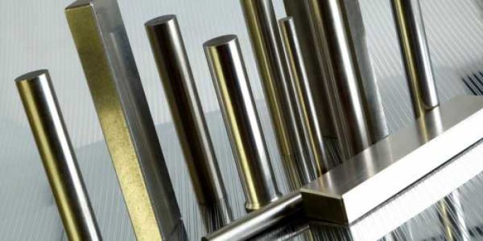 Người mệnh Trường Lưu Thuỷ khắc mệnh Hải Trung Kim và Sa Trung Kim