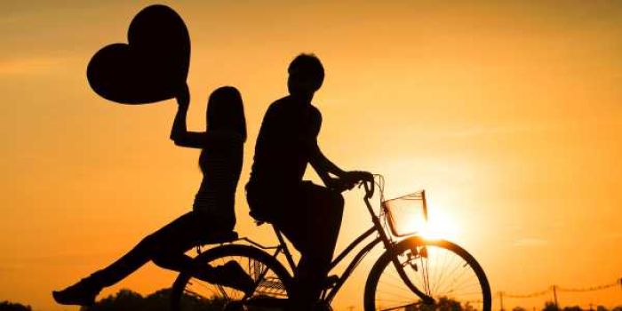 Đặc trưng của người mệnh Ốc Thượng Thổ trong tình yêu là sự chung thuỷ