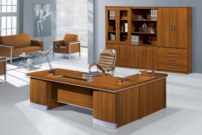 Nên lưu ý chọn hướng và chất liệu bàn làm việc hợp mệnh Thổ
